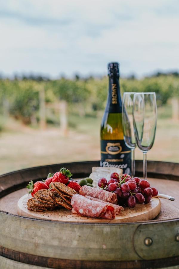 Milawa Vineyard Views - Guesthouse 1 エクステリア 写真