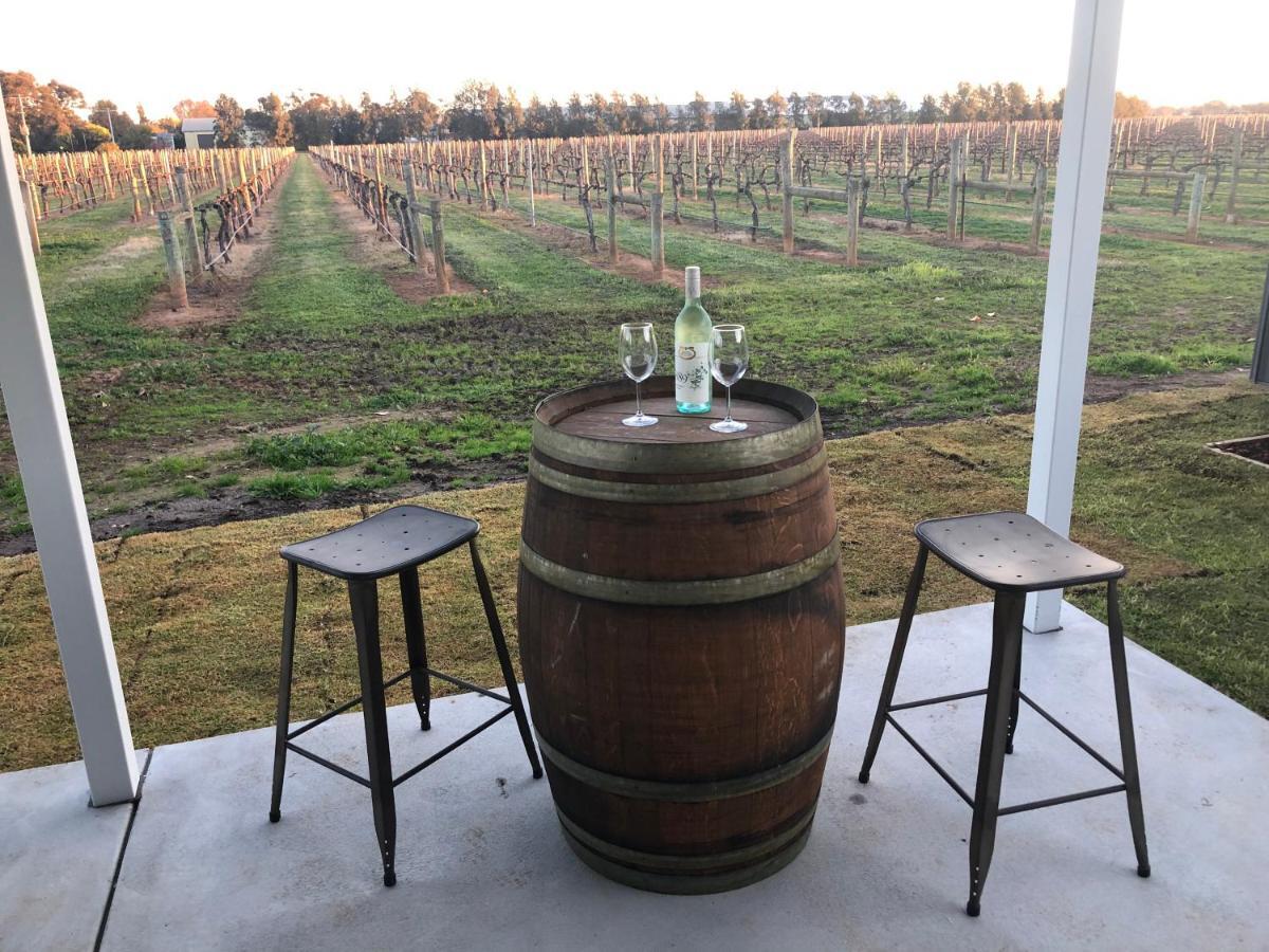 Milawa Vineyard Views - Guesthouse 1 エクステリア 写真
